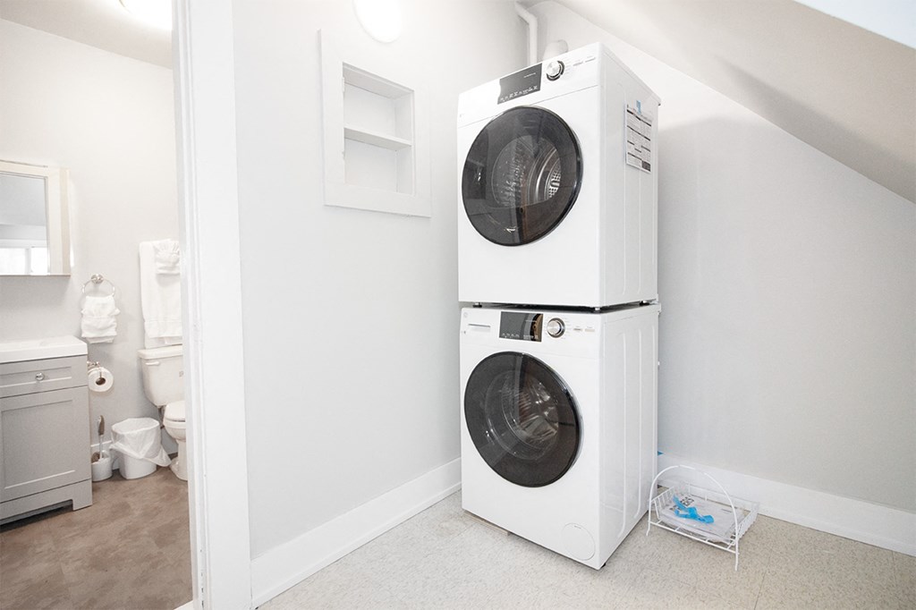 826 Wolseley House Rental Suites Apartments, 826 Wolseley Avenue